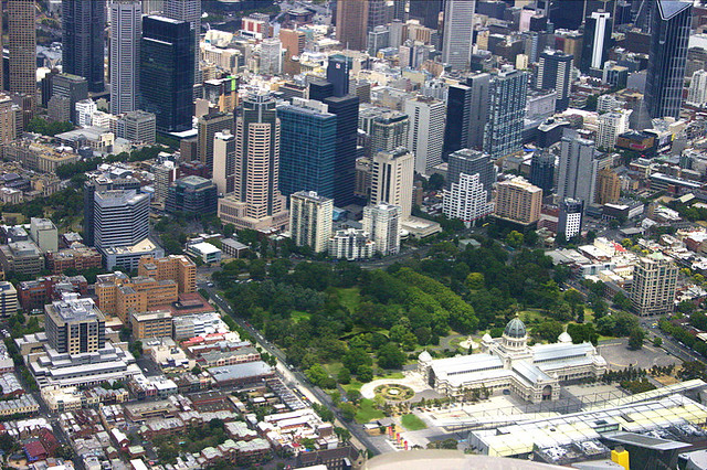 王立展示館とカールトン庭園