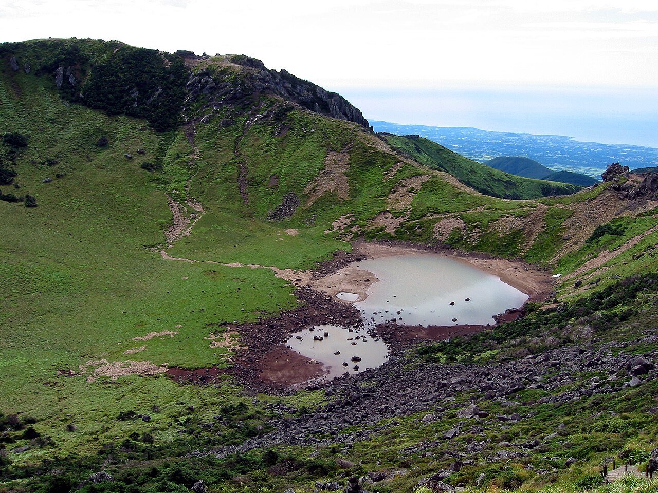 済州火山島と溶岩洞窟群