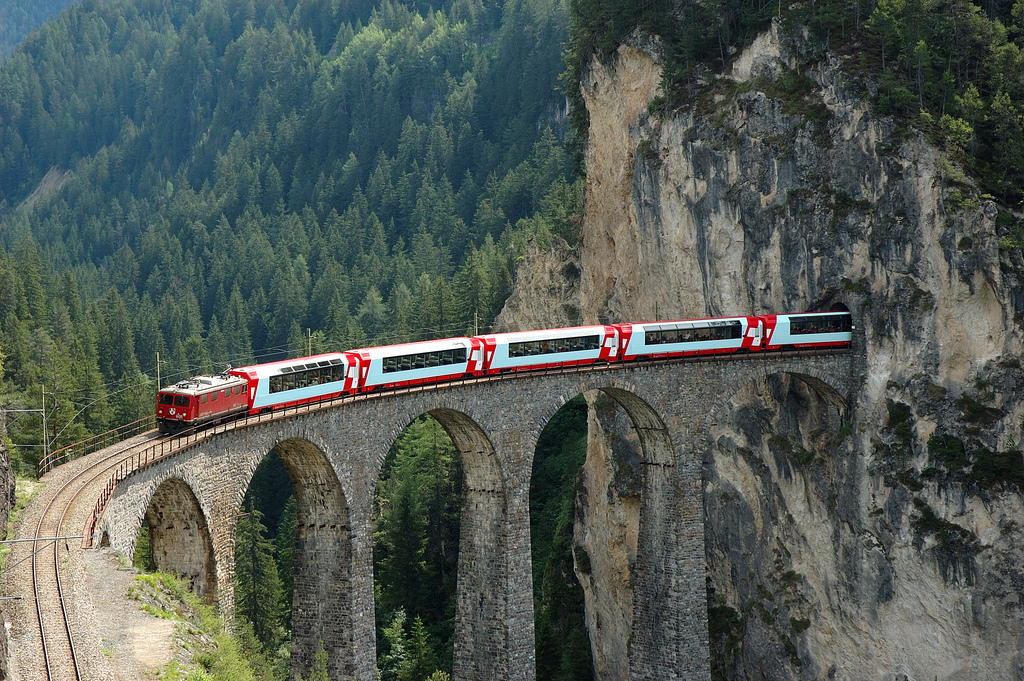 レーティッシュ鉄道アルブラ線・ベルニナ線と周辺の景観