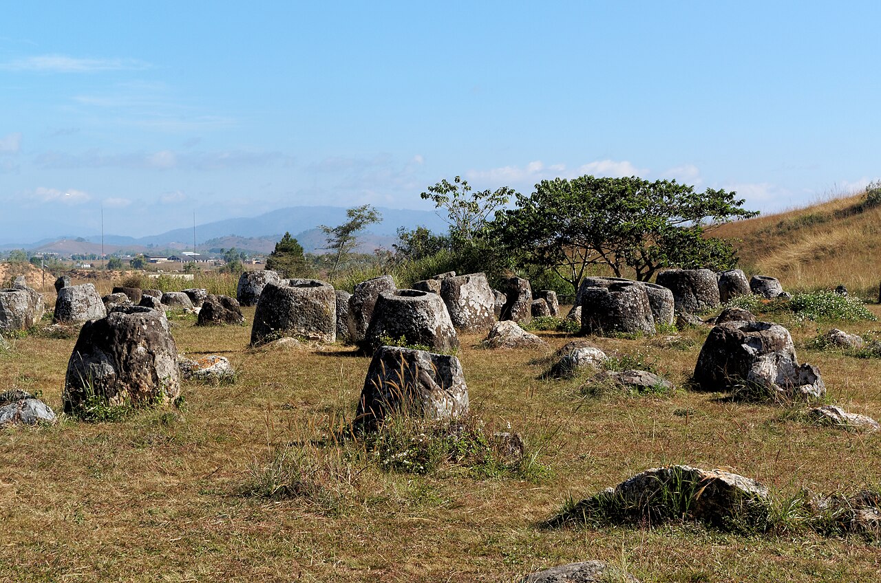 シエンクワーンの巨大石壺遺跡群(ジャール平原)