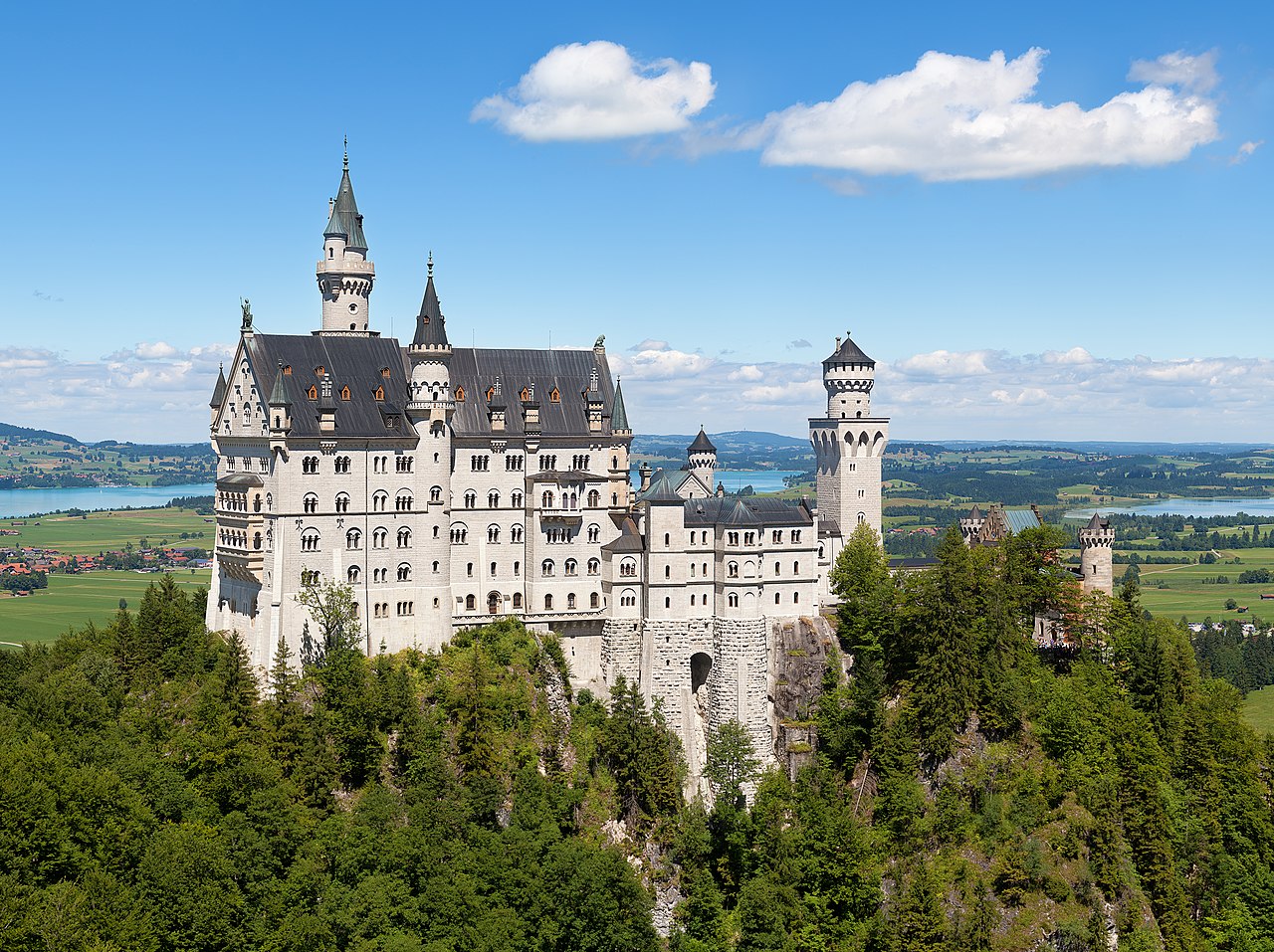 バイエルン王ルートヴィヒ2世の宮殿群:ノイシュヴァンシュタイン城、リンダーホーフ城、シャッヒェン山荘、ヘレンキームゼー城